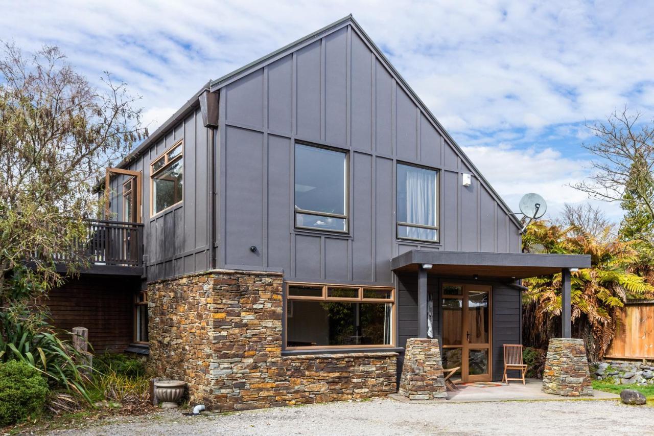 Turangi Trout Lodge ภายนอก รูปภาพ